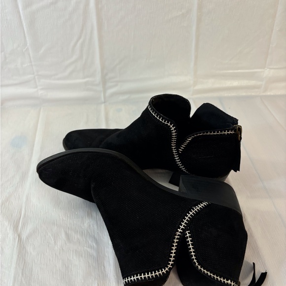 QUPID Women’s Black Fabric Booties SZ 7/7.5 Sliver White Stitching Back Zippers - Picture 10 of 10